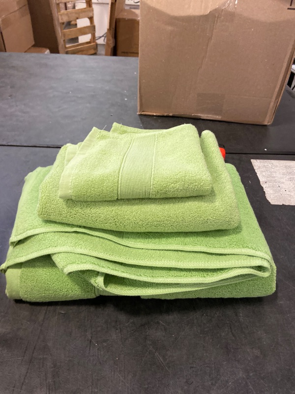 Photo 2 of Banyan Towels 3-Piece Premium Towel Set, 1 Bath Towels, 1 Hand Towels, and 1 Wash Cloths, 500 GSM 100% Cotton Highly Absorbent (Lime Green)