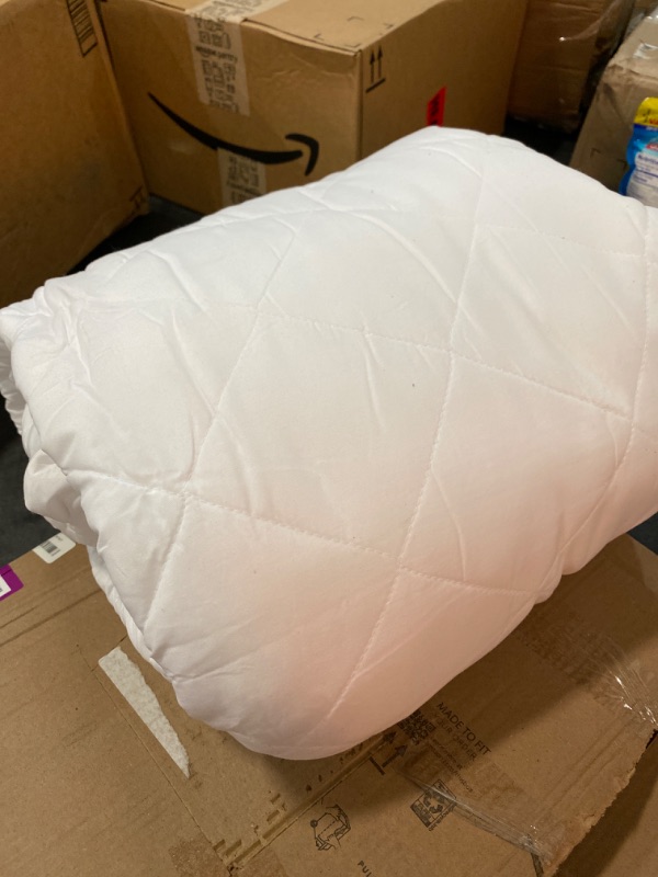Photo 1 of Utopia Bedding Quilted Fitted Mattress Pad (King) - Elastic Fitted Mattress Protector - Mattress Cover Stretches up to 16 Inches Deep - Machine Washable Mattress Topper
