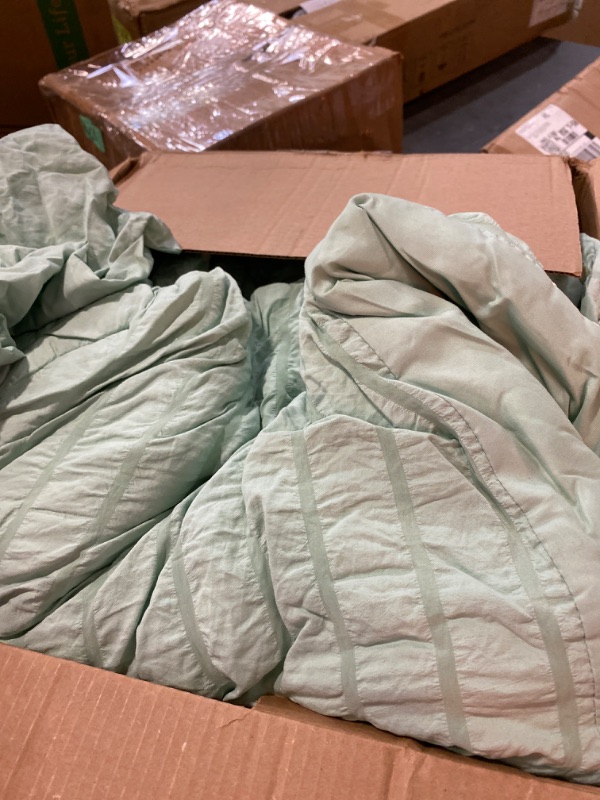 Photo 2 of HAOWANER Sage Green Comforter King, 3 Pieces Sage Comforter Set King, Sage Green King Comforter Set King Sage, 90"x104" Green King Size Comforter Set, King Comforter Green King Bedding Set Sage
