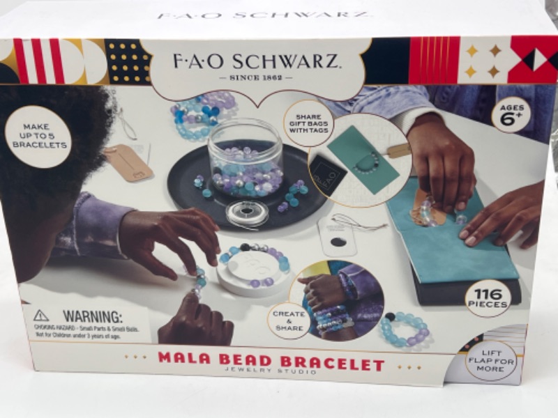 Photo 3 of FAO Schwarz Universal Bracelet Maker
