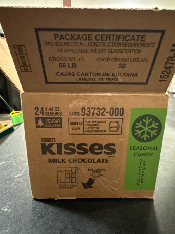 Photo 4 of 24 PACK Hershey S Kisses Milk Chocolate Christmas Candy Pack 1.44 Oz 9 Pieces
