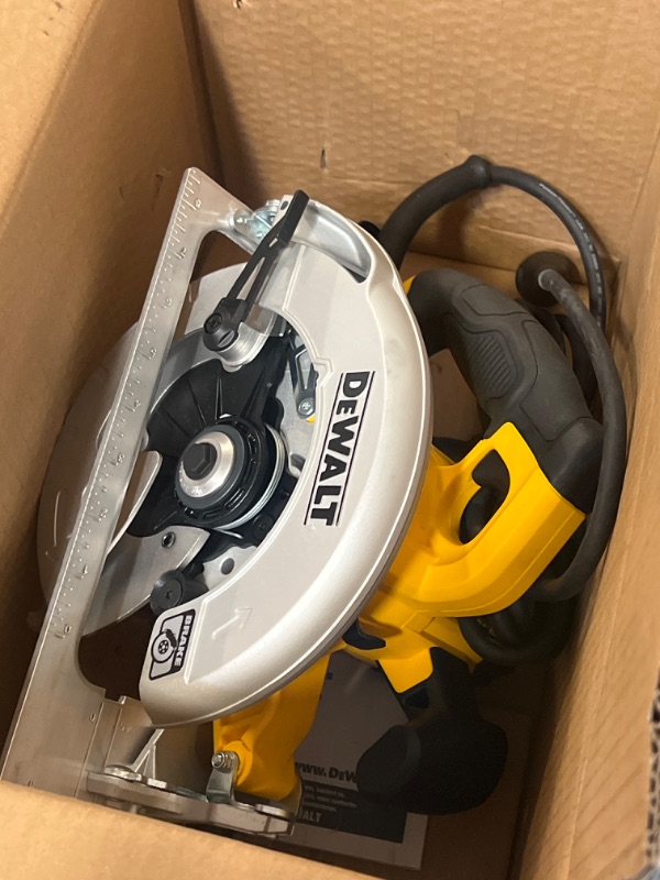 Photo 2 of DEWALT 7-1/4-Inch Circular Saw with Electric Brake, 15-Amp, Corded (DWE575SB) , Yellow Circular Saw Only