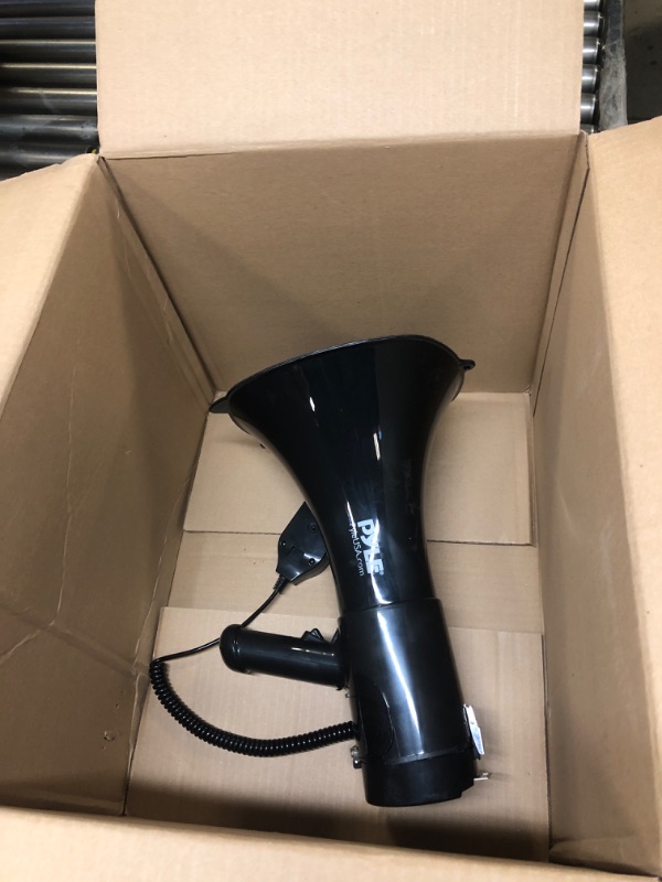 Photo 2 of Pyle 100-Watt Square Megaphone Bullhorn, Lightweight and Portable Loud Air Horn with Aux (3.5mm) Input for MP3/Music, Automatic Siren, MIC/Talk (Black), 1500 Square Yards Projection Range