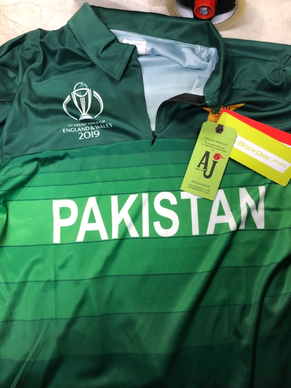 Photo 1 of XL Pakistan body dry sports shirt