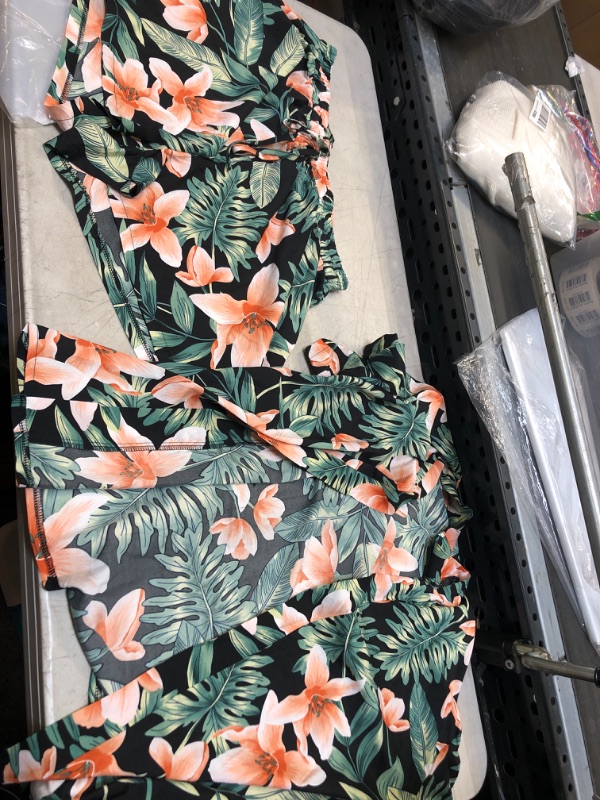 Photo 2 of Floerns Women's Plus Size 2 Piece Outfit Tropical Print Kimono Top and Shorts Set
-XXLARGE 