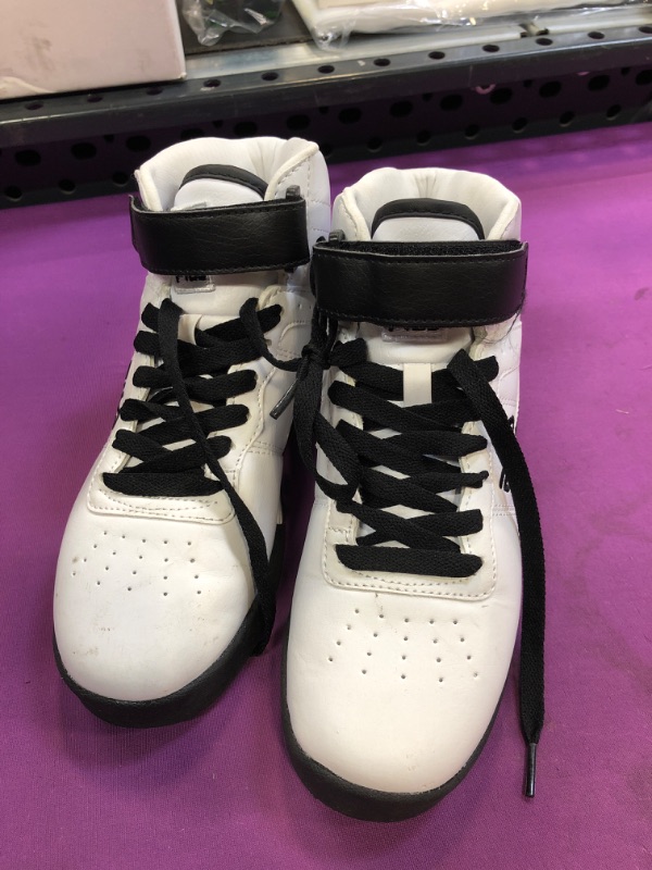 Photo 1 of BIG KIDS FILA SIZE 4 