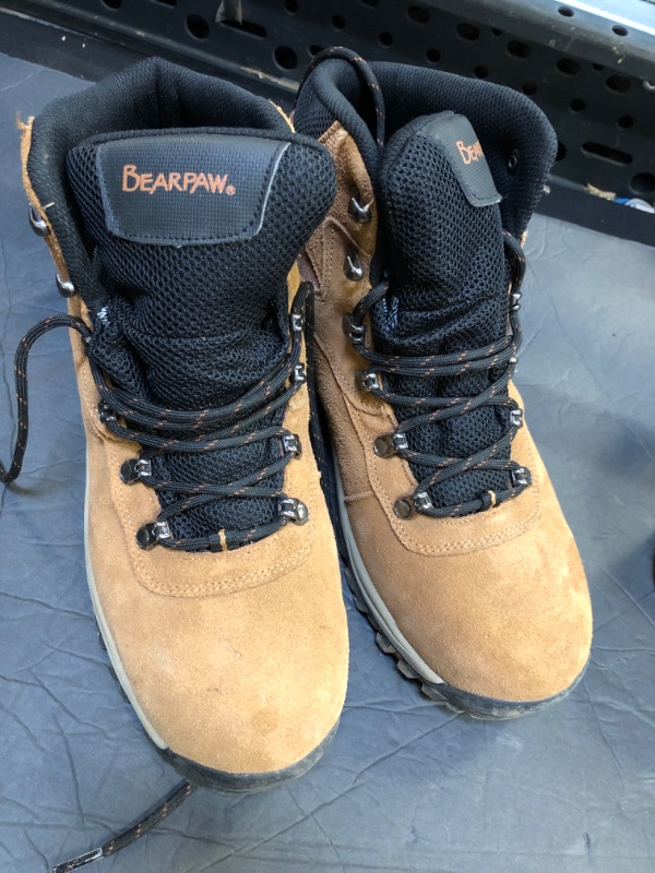 Photo 1 of BEARPAW SIZE 10