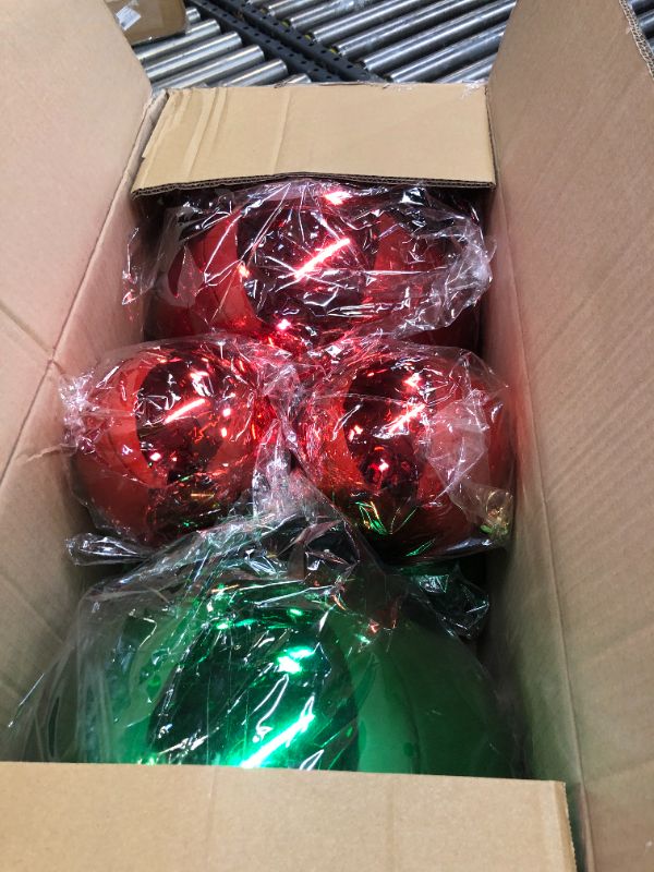 Photo 3 of 6 Pcs Extra Large Christmas Ball Ornaments 2 Pcs 12 Inch 4 Pcs 6 Inch Hanging Ball Oversized Huge Big Shatterproof Christmas Plastic Ball Ornament Decor for Outside Lawn Yard Xmas Tree(Red, Green)