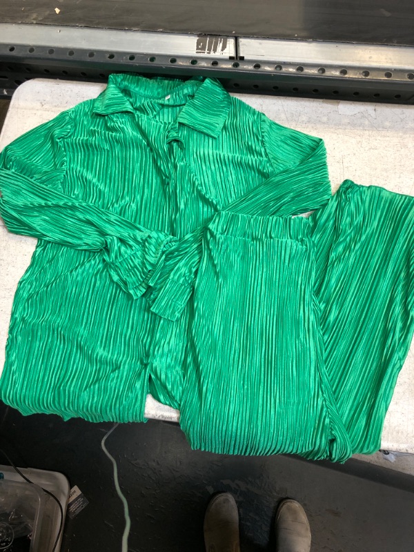 Photo 1 of Green 2PCS Outfit Medium 