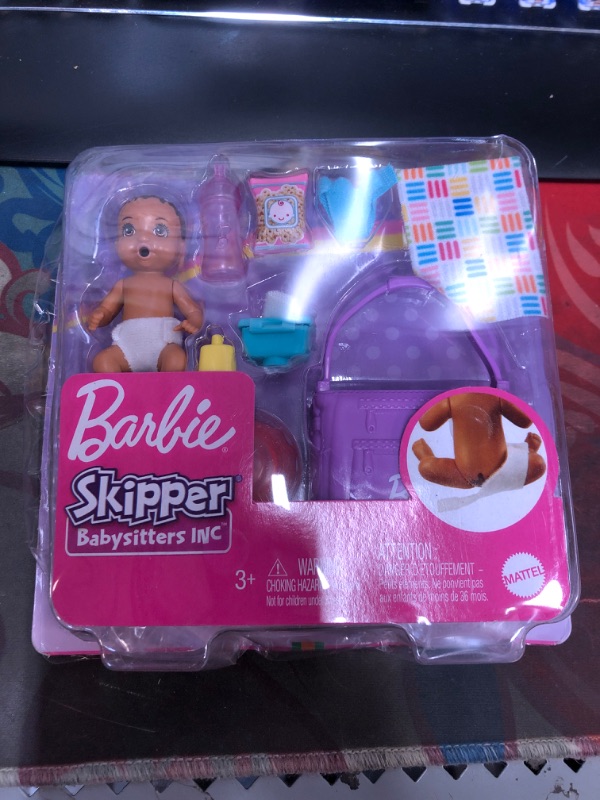 Photo 2 of Barbie Skipper Babysitters Inc Doll & Accessories, Feeding & Bath Set with Color-Change Baby Doll, Tub & Accessories Cute Multicolor
++SLISGHTLY DAMAGED BOX++