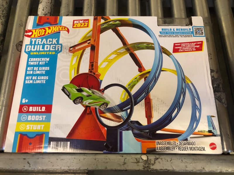 Photo 2 of Hot Wheels Track Set and 1:64 Scale Toy Car, Connects to Other Sets, Track Builder Unlimited Corkscrew Twist Kit ????