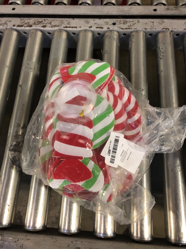 Photo 1 of 24 Pcs Christmas Candy Yard Ornaments Outdoor Candy Hanging Ornaments Christmas Candy Peppermint Yard Sign Double Sided Lollipop Lawn Decoration for Xmas Tree Winter Holiday Christmas Party Decor

