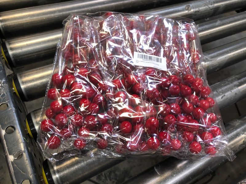 Photo 2 of 24 Pcs Artificial Red Berry Stems,7.9 Inch Christmas Berries Picks for DIY Crafts,Christmas Tree,Wreath,Berry Branch for Wedding Home and Party Decor
