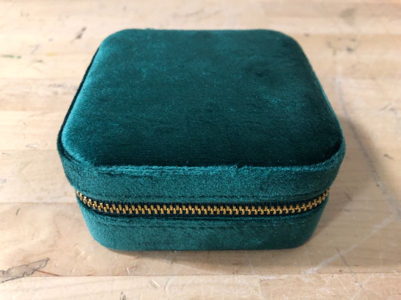 Photo 3 of 1pc---Mpeyuiltic Travel Jewelry Case, Velvet Travel Jewelry Box, Portable Small Travel Jewelry Organizer for Women Girls with Mirror (Emerald)
