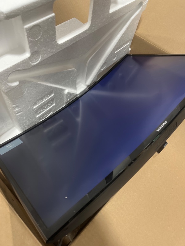 Photo 1 of SAMSUNG 27-Inch CF39 Series FHD 1080p Curved Computer Monitor, Ultra Slim Design, AMD FreeSync, 4ms response, HDMI, DisplayPort, VESA Compatible, Wide Viewing Angle (LC27F398FWNXZA), Black 27-inch Curved DP/HDMI
