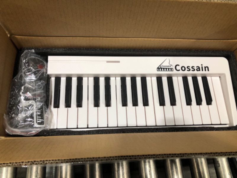 Photo 2 of Cossain Folding Piano 61 Key Keyboard with Upgrade Imitation Wood Texture Keyboard 61 Key Digital Piano with MIDI Portable Piano Keyboard for Beginners - Pearl White 