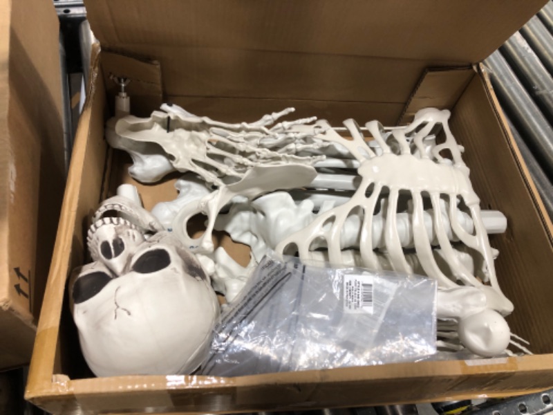 Photo 2 of 5.4ft/165cm Halloween Skeleton, Halloween Plastic Human Realistic Skeletons Life Size Full Body Bones with Movable Joints for Halloween Props Spooky Scene Party Decoration 5.4ft Halloween Skeleton