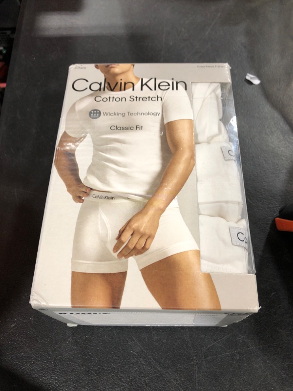 Photo 1 of CALVIN KLEIN 3 CREW NECK  LARGE WHITE 