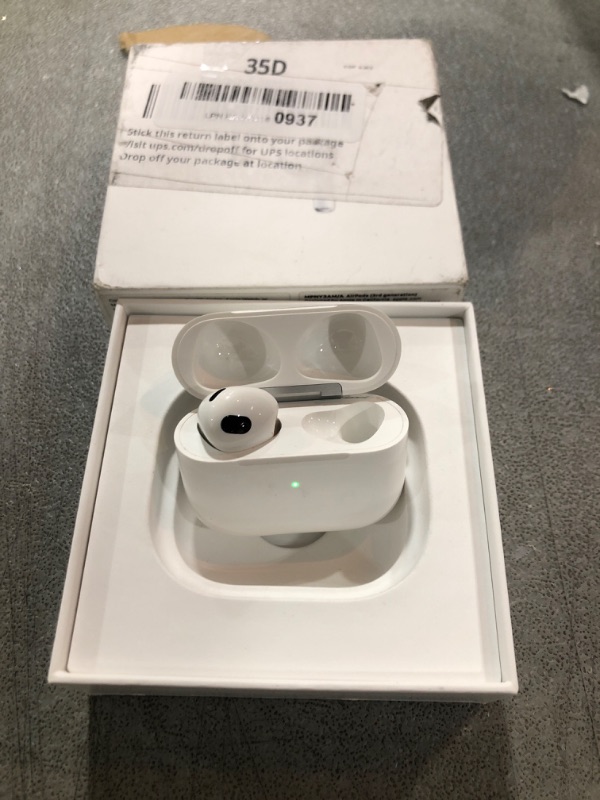 Photo 2 of Apple AirPods with Lightning Charging Case (3rd Generation)MISSING RIGHT AIRPOD