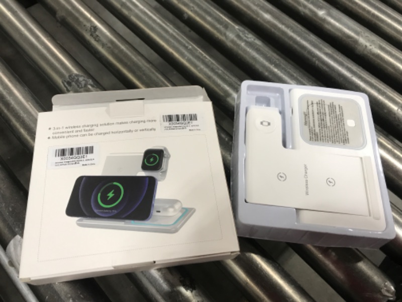 Photo 2 of  Wireless Charger,ANYLINCON 3 in 1 Wireless Charger Station for iPhone/iWatch/Airpods,iPhone15 14,13,12,11 (Pro, Pro Max)/XS/XR/XS/X/8(Plus),iWatch 7/6/SE/5/4/3/2,AirPods 3/2/pro 