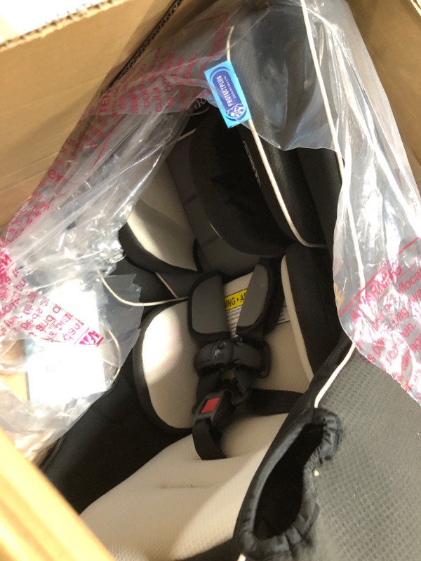 Photo 3 of Graco Extend2Fit Convertible Car Seat, Ride Rear Facing Longer with Extend2Fit, Gotham 2-in-1 Gotham