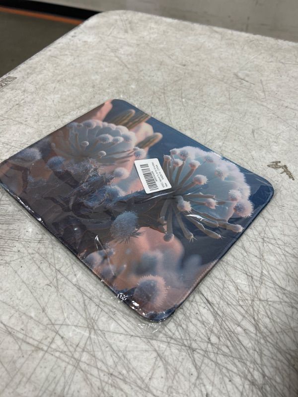 Photo 1 of RSRXEDL Premium-Textured Mouse Mat, Non-Slip Rubber Base Mouse Pad for Laptop? 10.2 x 8. 3in Mouse Pad (Snowflake)
