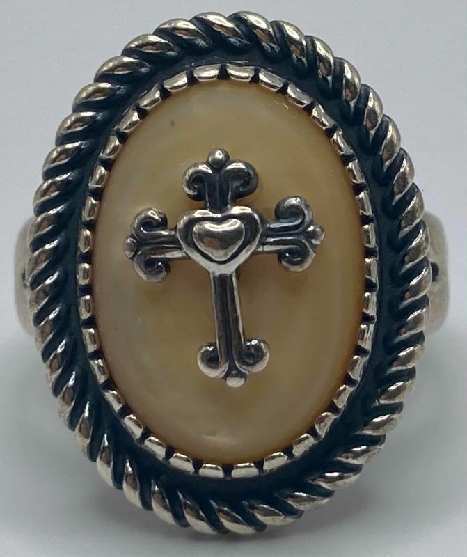 Photo 1 of VINTAGE BALTIC AMBER 0.75” OVAL STONE W CROSS STERLING SILVER RING SIZE 9-9.25/10.3G (READ NOTES)