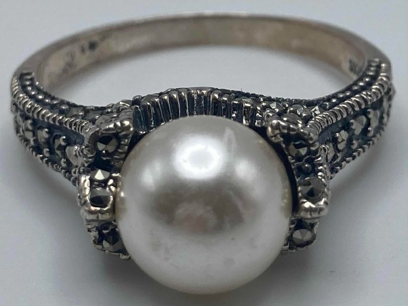Photo 1 of GLOSSY OFF WHITE 0.25” SPHERE STONE STERLING SILVER RING SIZE 9/4.4G (READ NOTES)