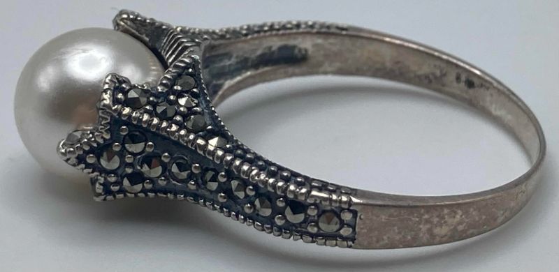 Photo 1 of GLOSSY OFF WHITE 0.25” SPHERE STONE STERLING SILVER RING SIZE 9/4.4G (READ NOTES)