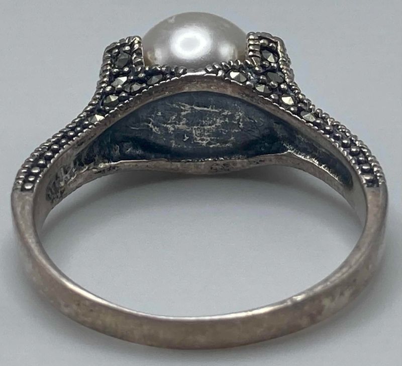 Photo 1 of GLOSSY OFF WHITE 0.25” SPHERE STONE STERLING SILVER RING SIZE 9/4.4G (READ NOTES)