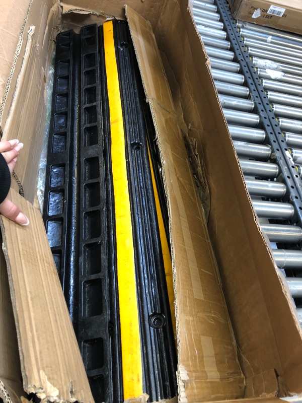 Photo 1 of F COME BUNDLE Rubber Cable Ramp Hose Cable Protector Ramp 1 Channel 11000Lbs Load Capacity Traffic Speed Bump Wires Power Lines Extension Cord Cover for Indoor Outdoor 11000lbs-1channel-