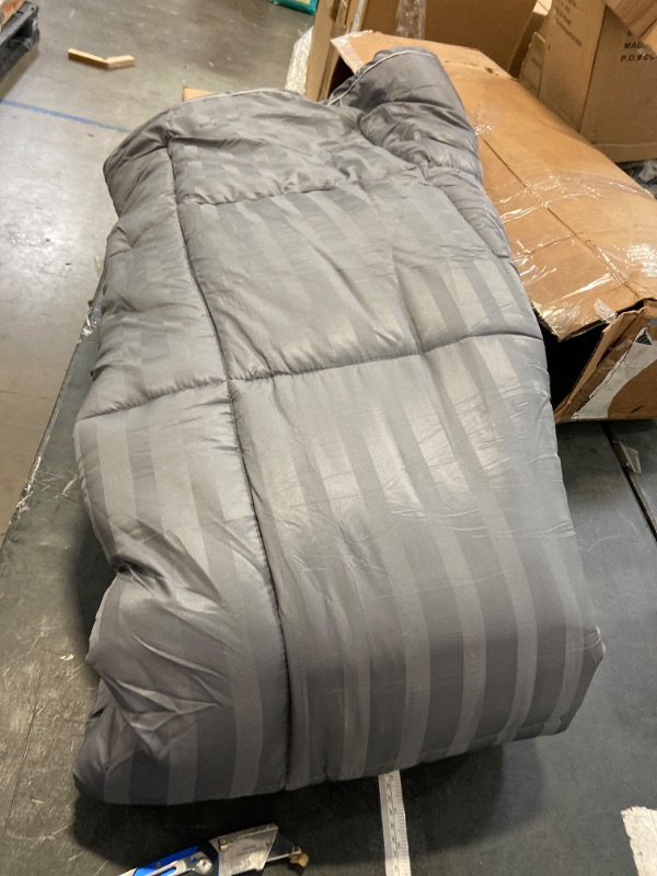 Photo 1 of Mattress Topper Queen for Hot Sleepers,Ultra Soft and Breathable Cooling Mattress Pad,Natural Soybean Fibre Overfilled Plush Pillow Top with 8-21 Inch Mattress Protector Pocket 60''x80''
