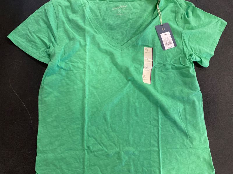 Photo 2 of Women's Slim Fit Short Sleeve V-Neck T-Shirt - Universal Thread™ Light Green XXL