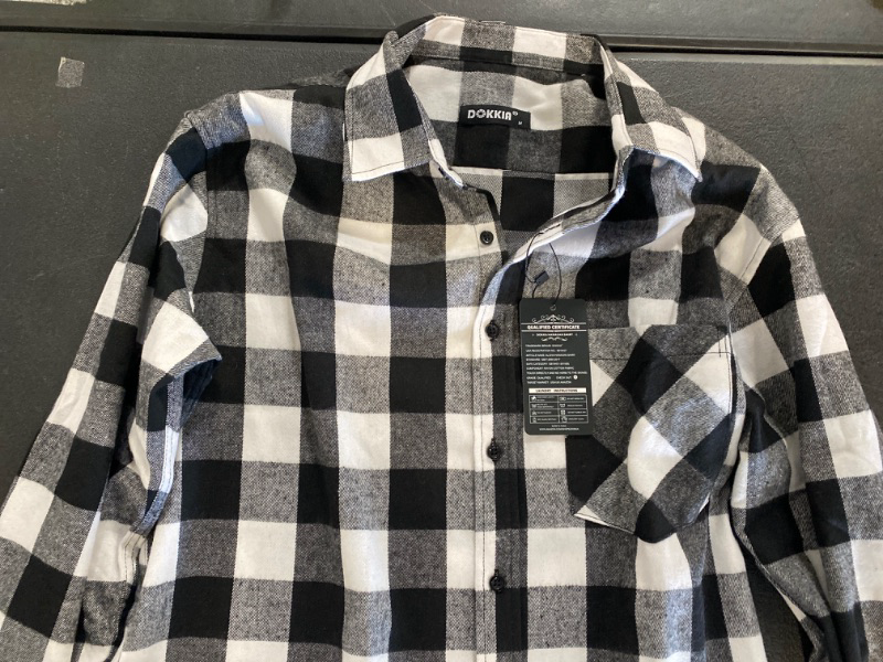 Photo 1 of (M) DOKKIA Men's Casual Dress Long Sleeve Buffalo Plaid Checkered Fitted Flannel Shirt ( size M)
