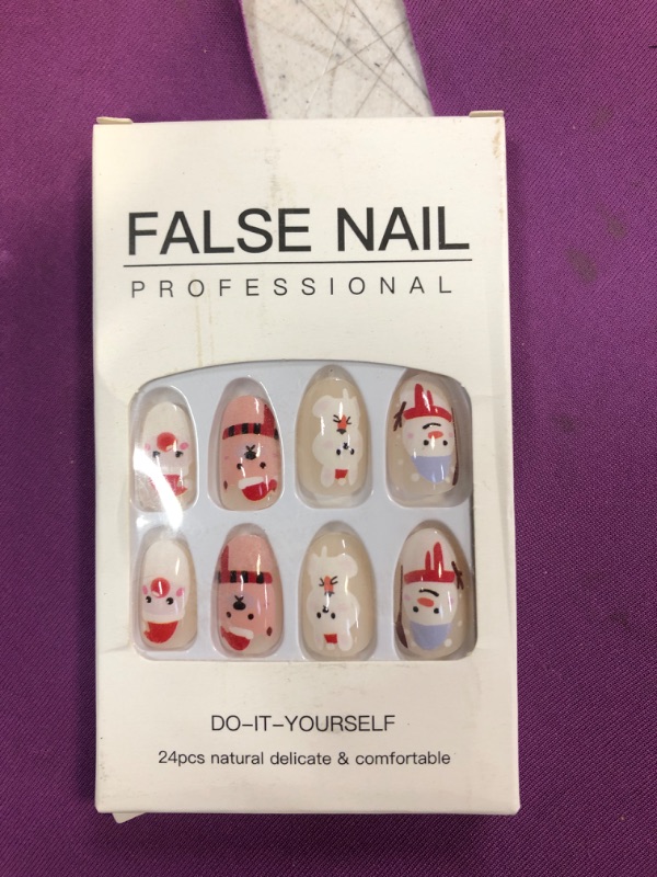 Photo 1 of false nail 