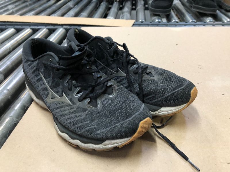 Photo 1 of Black Tennis Shoes size 10.5