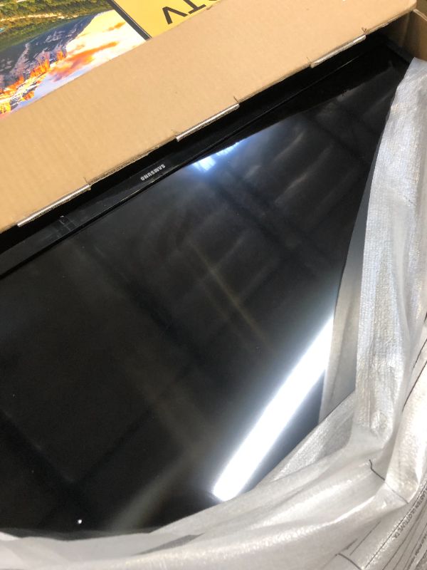 Photo 2 of SAMSUNG 32-inch Class LED Smart FHD TV 1080P (UN32N5300AFXZA, 2018 Model)