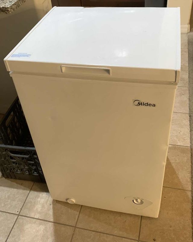 Photo 1 of MIDEA CHEST FREEZER MODEL MRC04M3AWW