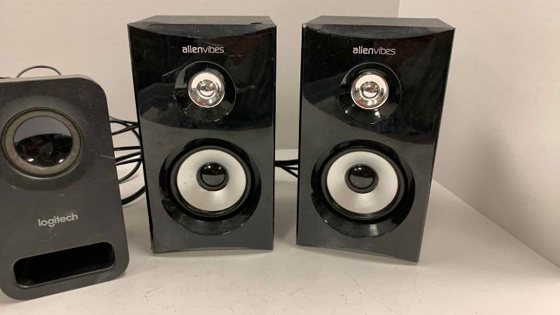 Photo 1 of 2-COMPUTER SPEAKERS: LOGITECH AND ALIEN VIBES