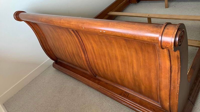 Photo 1 of THOMASVILLE QUEEN SLEIGH BED 80" X 90" H 58"
