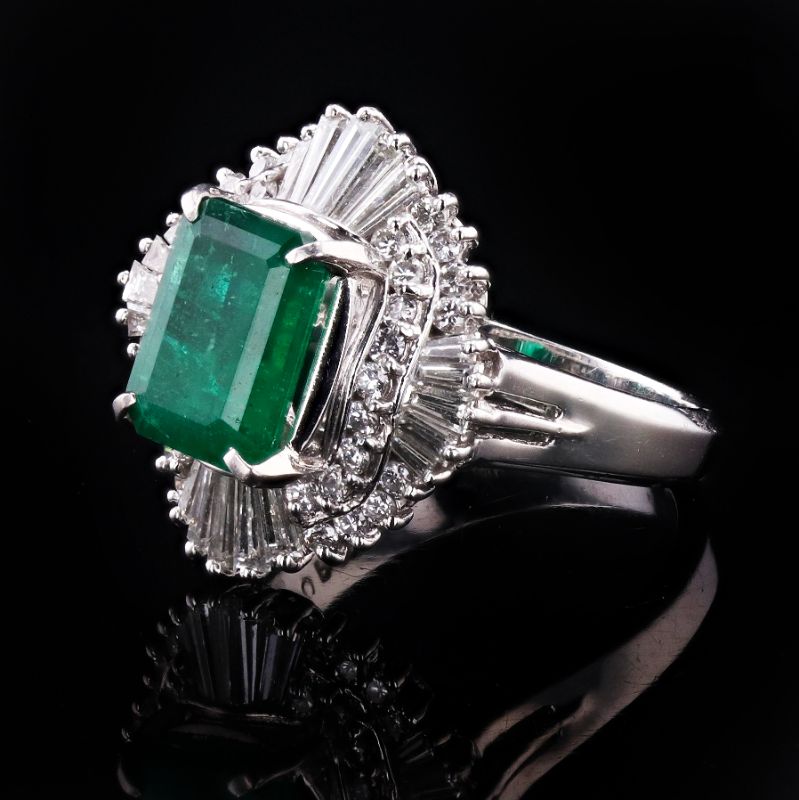 Photo 2 of 2.50ct Emerald and 1.04ctw Diamond Platinum Ring(APPROX SIZE 6-7)  W/MSRP APPRAISAL RN019453
