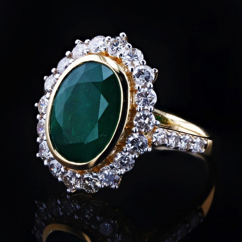 Photo 2 of 5.62ct Emerald and 1.77ctw Diamond 18K Yellow Gold Ring (APPROX SIZE 6-7) W/MSRP APPRAISAL RN032233
