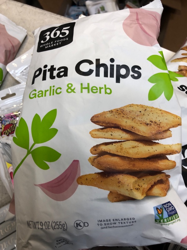 Photo 2 of 365 by Whole Foods Market, Garlic Herb Pita Chips, 9 Ounce Garlic 9 Ounce (Pack of 5)