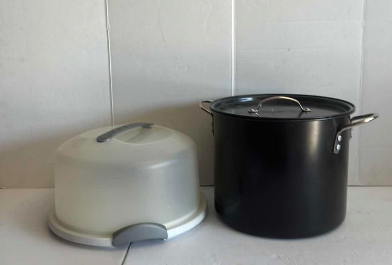 Photo 1 of XL  BLACK POT W LID, PLASTIC CAKE STORAGE CONTAINER