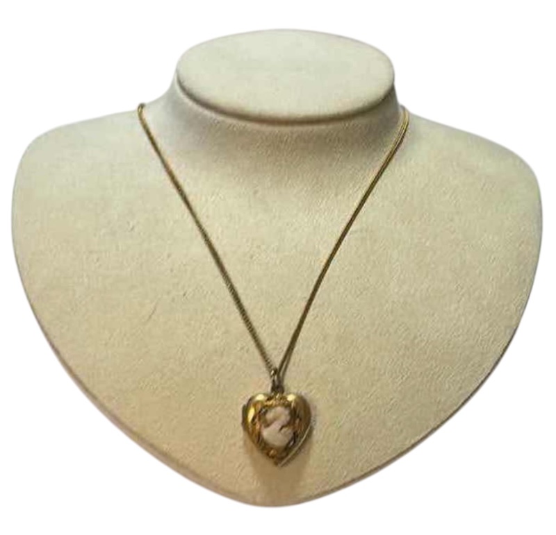 Photo 1 of FINE JEWELRY- VINTAGE 12K GOLD CAMEO HEART LOCKET