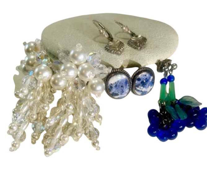 Photo 1 of 4 PAIRS SMALL PIERCED EARRINGS
