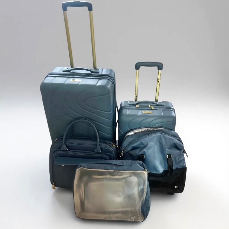 Photo 1 of NEW SAMANTHA BROWN LUGGAGE SET