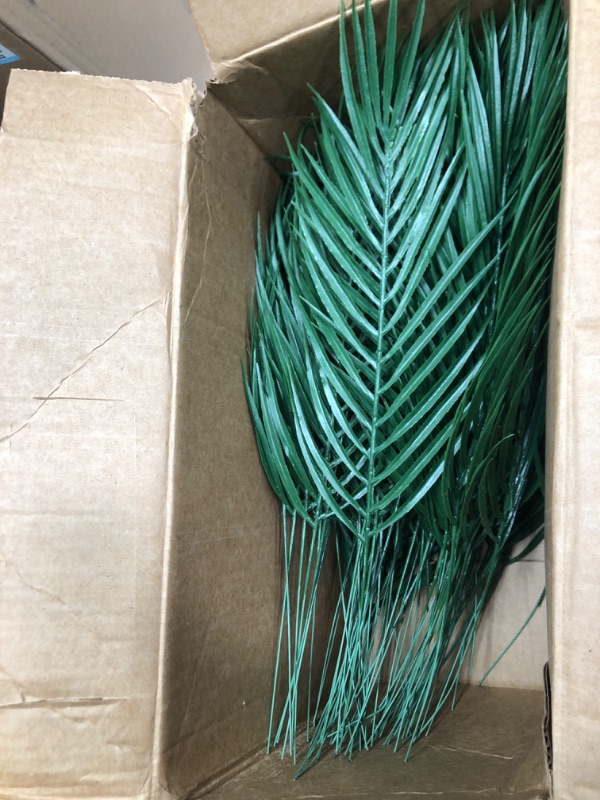 Photo 2 of 100 Pcs Artificial Palm Leaves Bulk Fake Palm Tree Stems Large Faux Greenery Plants Palm Fronds for Sunday Palm Leaves Hawaiian Party Jungle Party Wedding Decorations (100 Pcs)