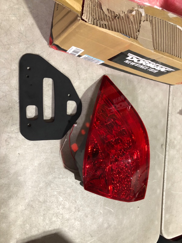 Photo 7 of ***DAMAGED - SEE COMMENTS***
Dorman 1611163 Passenger Side Tail Light Assembly Compatible with Select Honda Models, OEM Part #'s ?11617701; 7222-0033R; HD467-U000R; 33501SDAA32