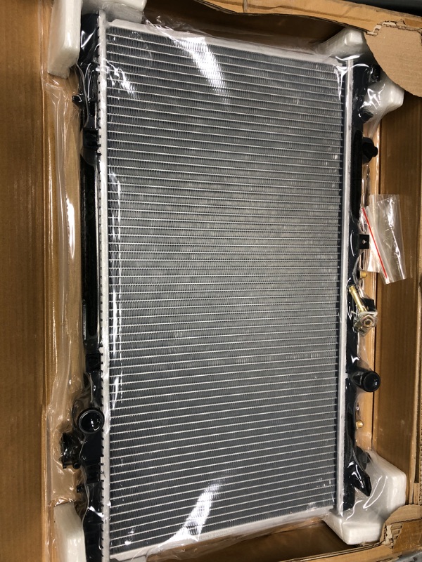 Photo 2 of Denso 221-3220 Radiator